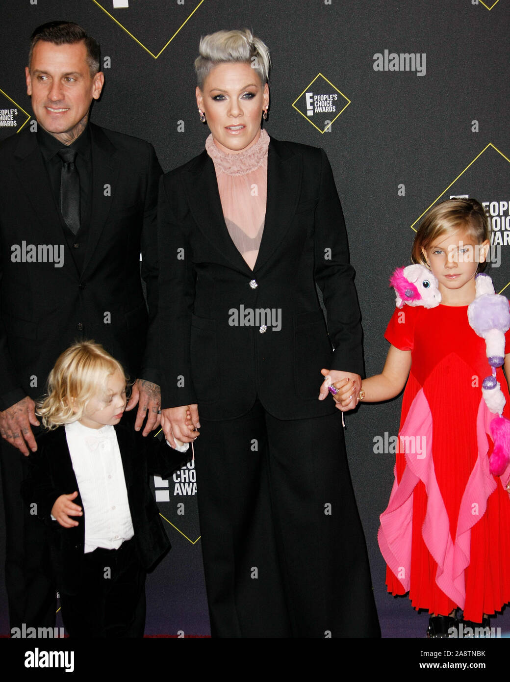 Santa Monica, USA. 10th Nov 2019.  Pink, Carey Hart, Willow Sage Hart and Jameson Moon Hart attend the 2019 E! People's Choice Awards at Barker Hangar on November 10, 2019 in Santa Monica, California. Photo: imageSPACE/MediaPunch Credit: MediaPunch Inc/Alamy Live News Stock Photo
