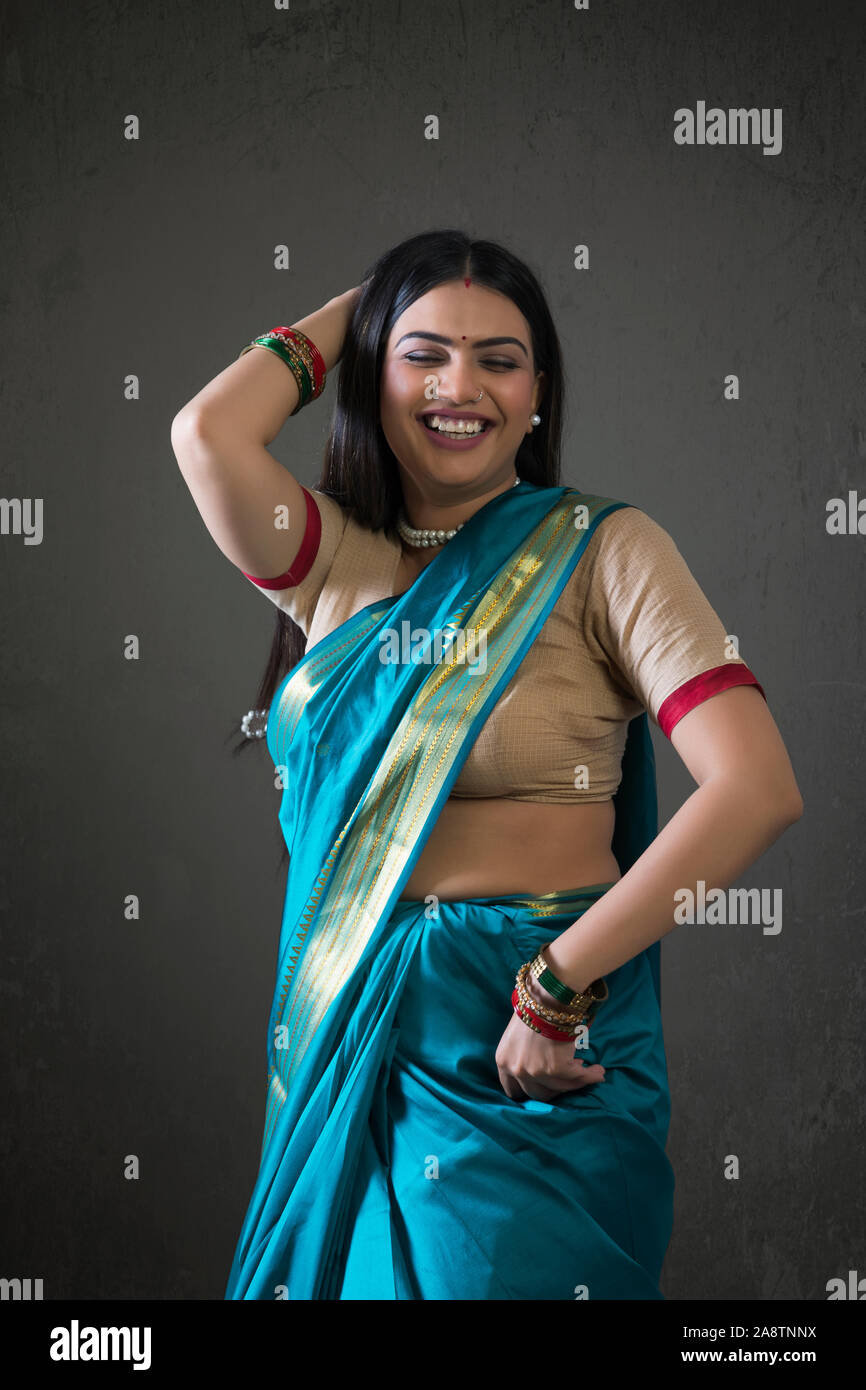 Green saree hi-res stock photography and images - Alamy