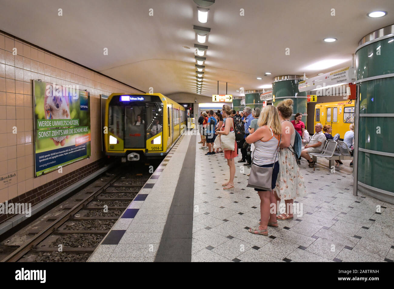 Zoologischer garten u bahn hires stock photography and images Alamy