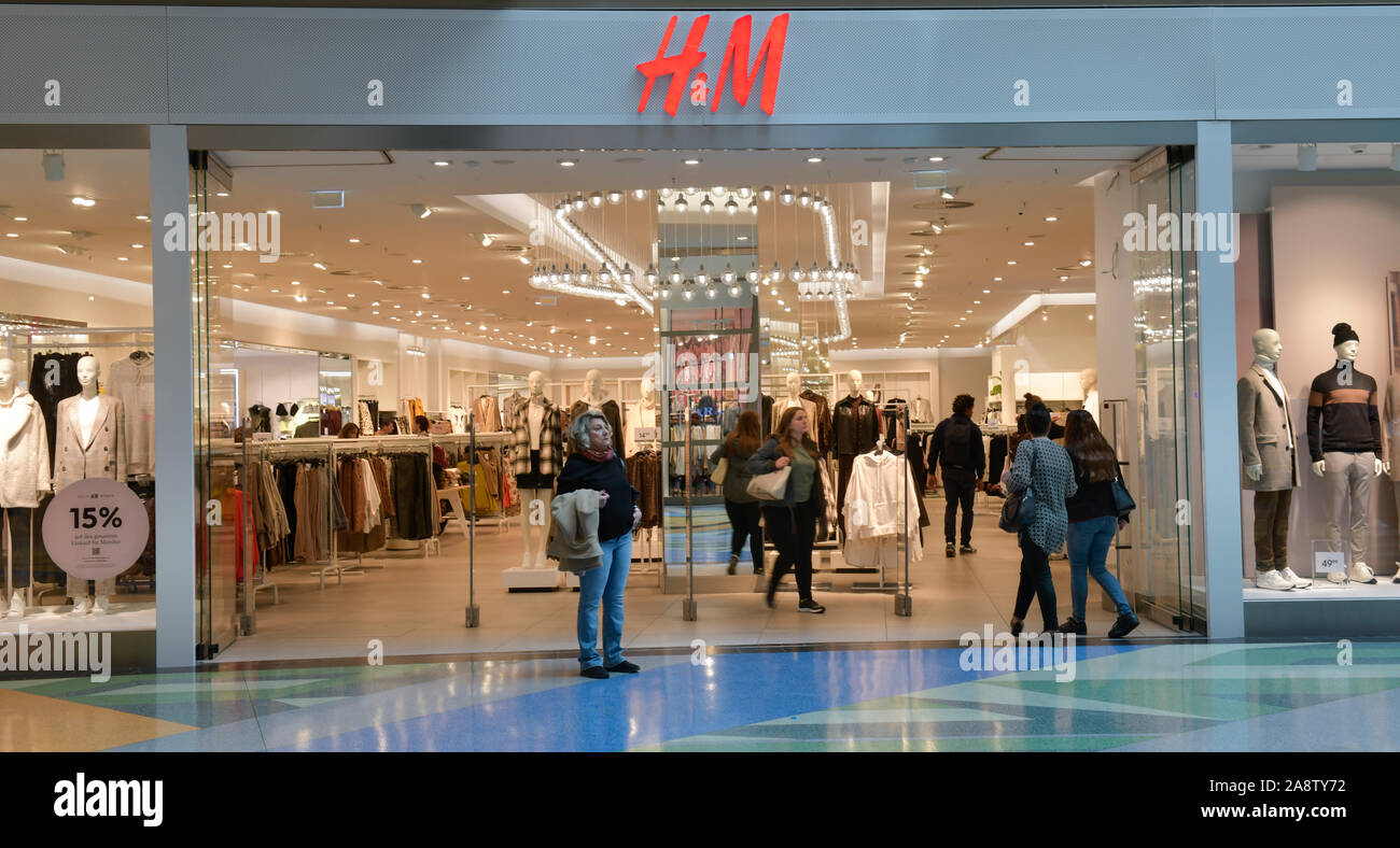 Hennes und mauritz hi-res stock photography and images - Alamy
