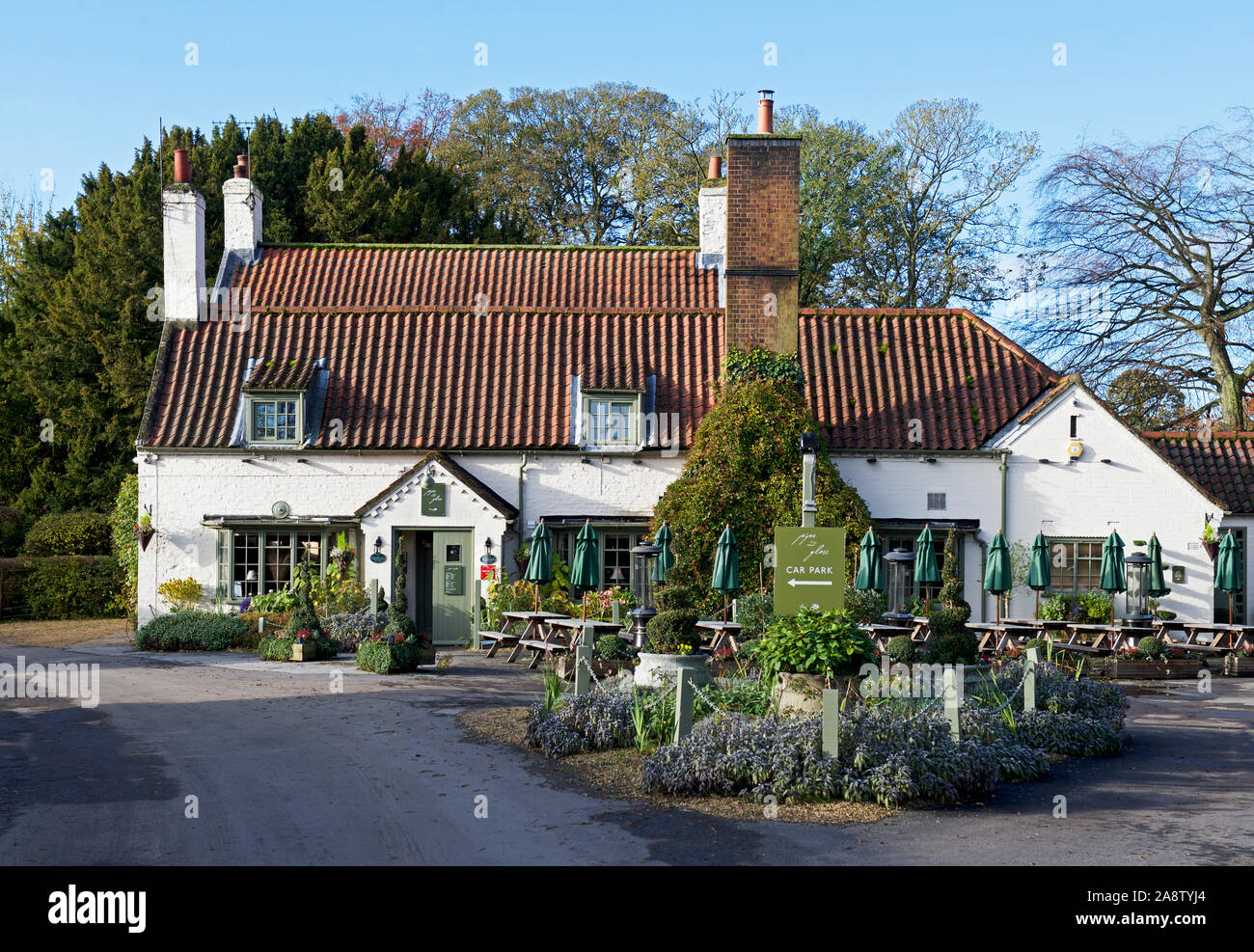 The Pipe Glass Inn In The Village Of South Dalton East Yorkshire England Uk Stock Photo Alamy