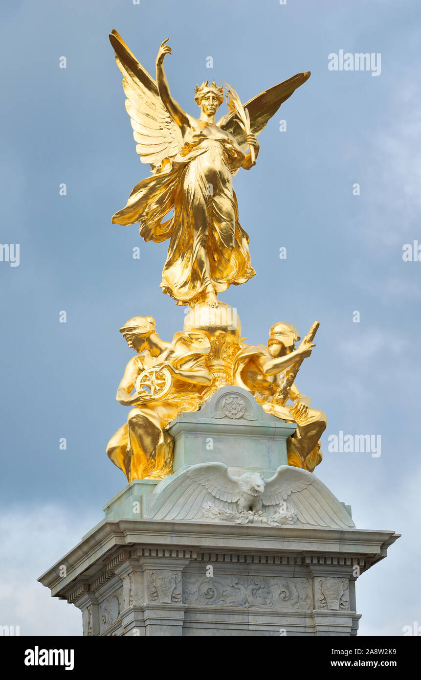 Angel statue wings hires stock photography and images Alamy