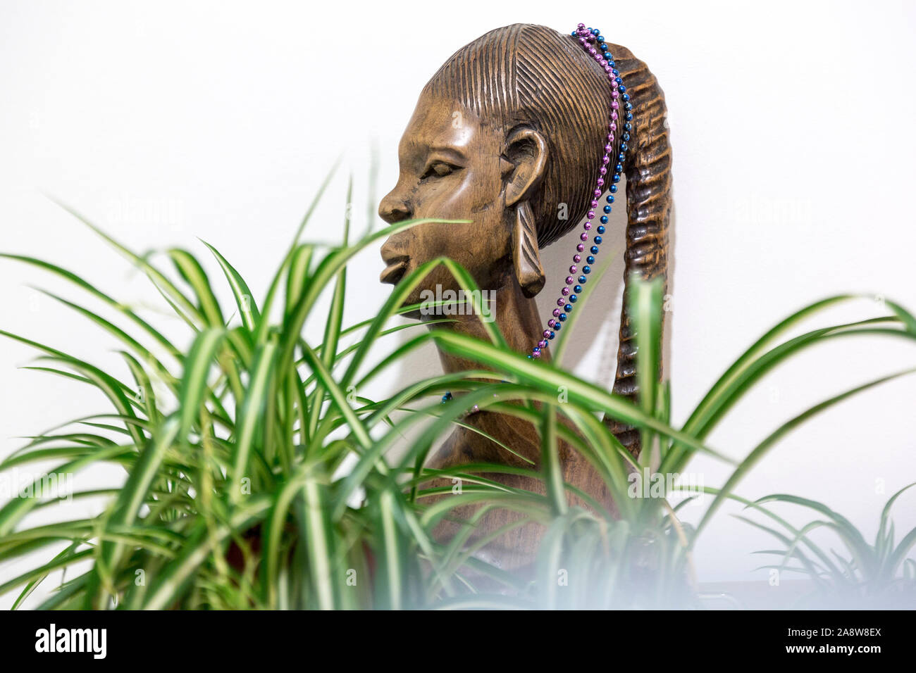 African wood sculpture hi-res stock photography and images - Alamy