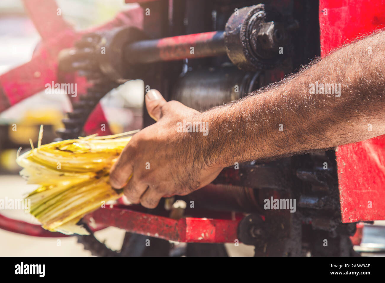 Sugar cane juice machine hires stock photography and images Alamy
