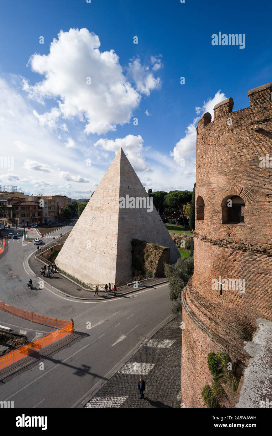 Rome. Italy. View of  the Piramide di Cestio (Pyramid of Cestius, built ca. 18–12 BC), tomb of Gaius Cestius, magistrate and member of the Septemviri Stock Photo
