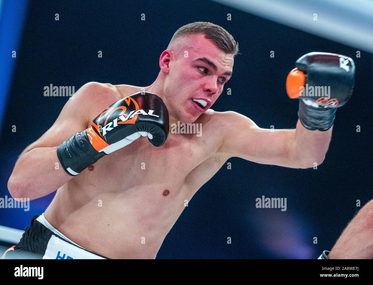Hamburg, Germany. 09th Nov, 2019. Boxing: Boxing: Leon Bauer is boxing against Toni Kraft. Bauer wins the super middleweight fight. After a break of more than nine years, the public broadcaster ZDF rejoins the ring and broadcasts a live fight. The new Universum-Boxstall in Hamburg would like to achieve a considerable audience response at its TV premiere. Credit: Jens Büttner/dpa-Zentralbild/dpa/Alamy Live News Stock Photo