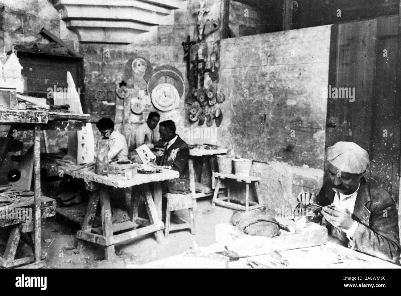 114/5000 Domènec Sugrañes, architect disciple of Antoni Gaudi, in the workshop of the Sagrada Familia, Barcelona, around 1920. Stock Photo