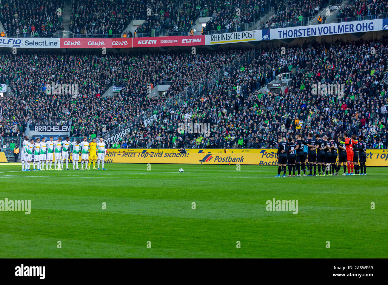 sports, football, Bundesliga, 2019/2020, Borussia Moenchengladbach vs. SV Werder Bremen 3-1, Stadium Borussia Park, 10th anniversary of the death of keeper Robert Enke who took his own life on 10.11.2009, teams and visitors hold a minute of silence, DFL REGULATIONS PROHIBIT ANY USE OF PHOTOGRAPHS AS IMAGE SEQUENCES AND/OR QUASI-VIDEO Stock Photo