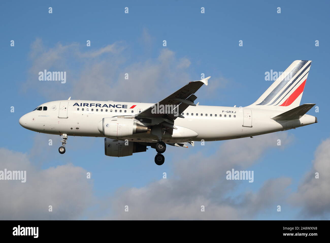 Air france airbus a319 hi-res stock photography and images - Page