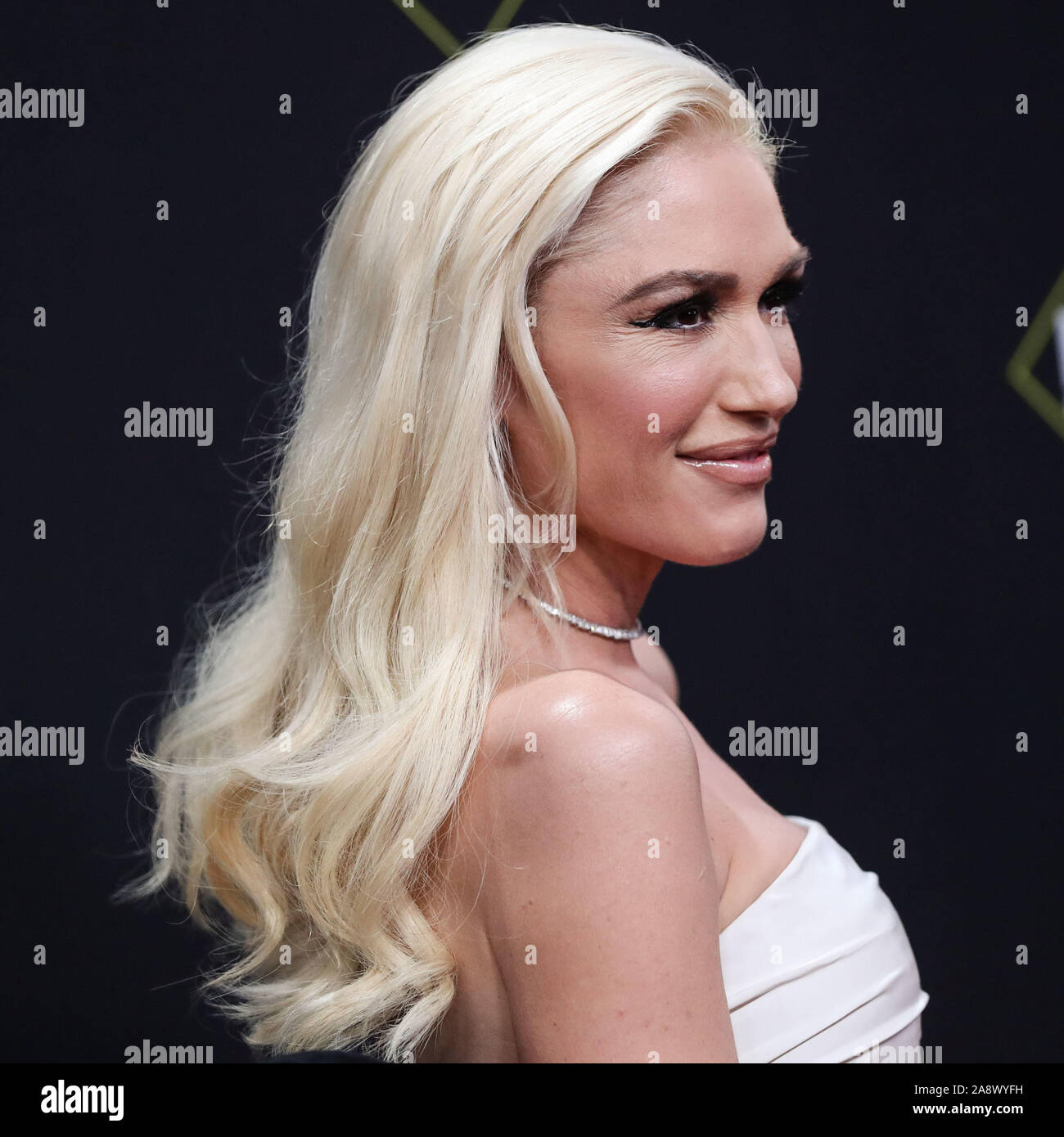Singer Gwen Stefani wearing Vera Wang arrives at the 2019 E! People's