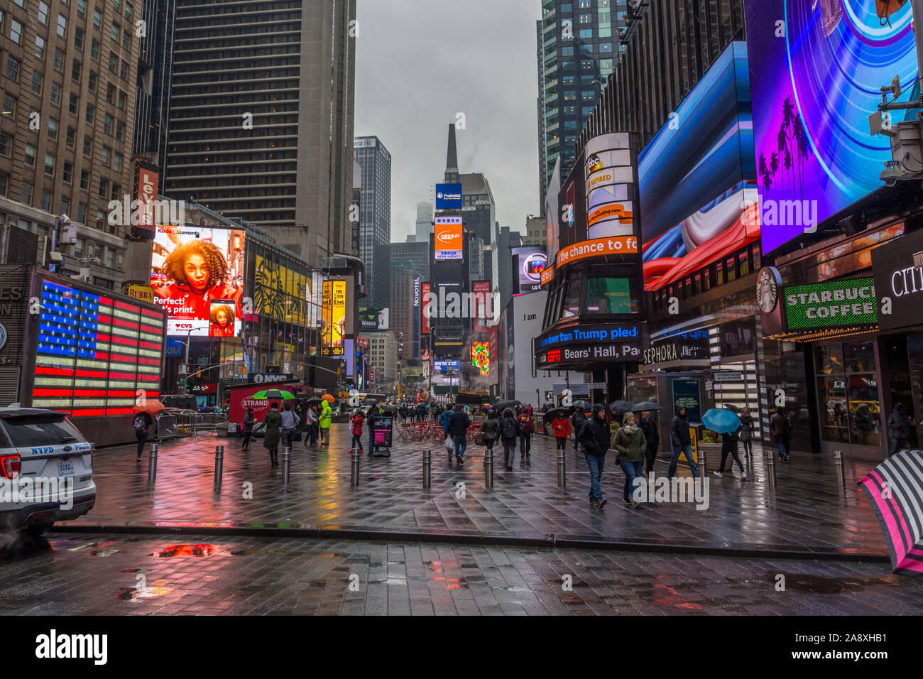 Rainy day in New York City editorial stock image. Image of avenue -  231946664