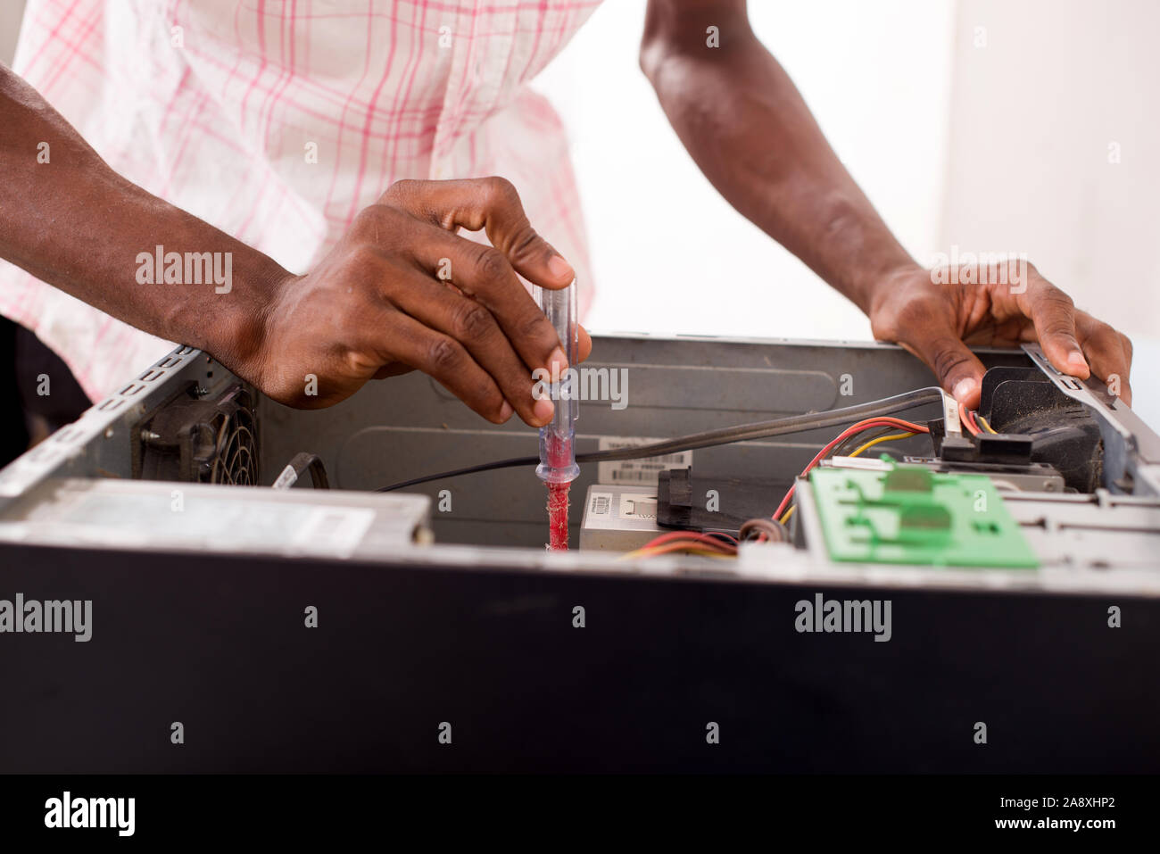 Dman Reparing Computer Man screwdriver repairing computer hi-res stock photography and images ...