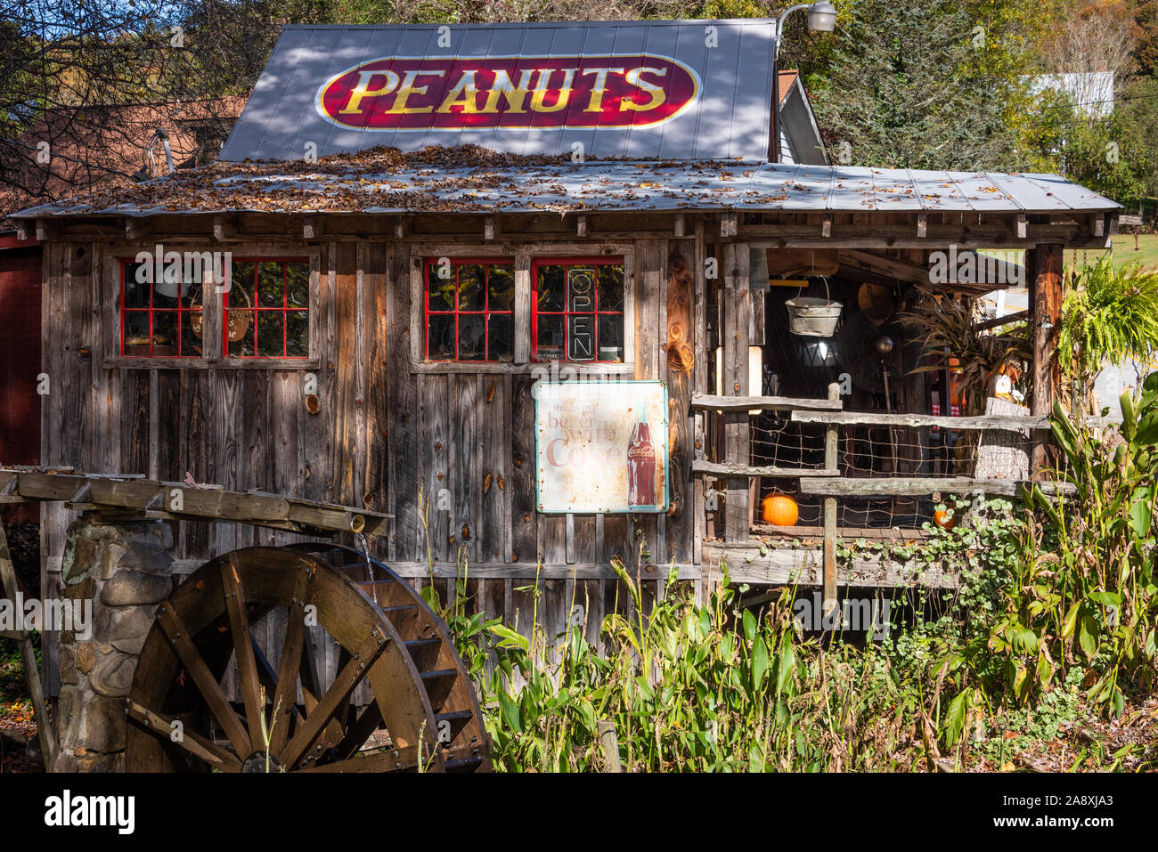 Fred's Famous Peanuts country store in Helen, Georgia, nestled in the Chattahoochee National Forest of the Blue Ridge Mountains. (USA) Stock Photo