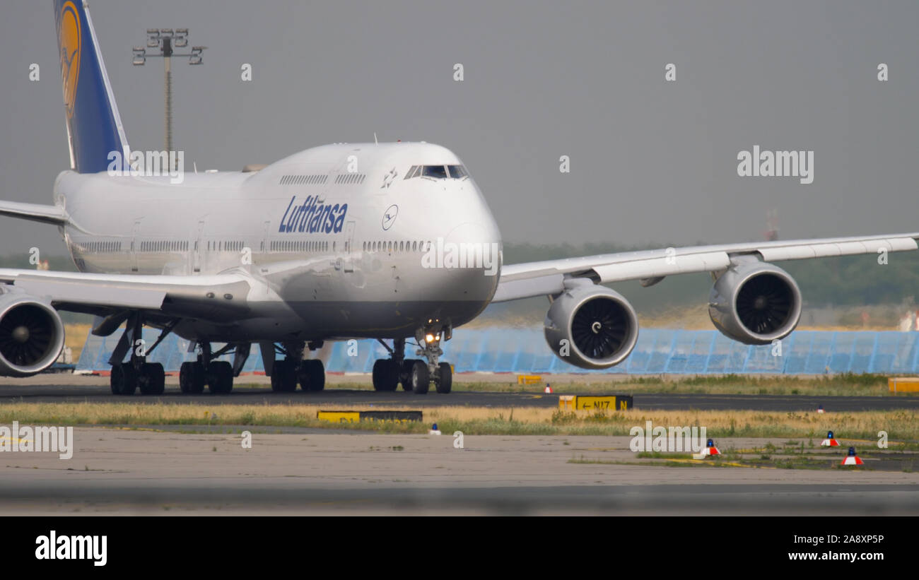 Lufthansa boeing 747 engine hi-res stock photography and images - Alamy