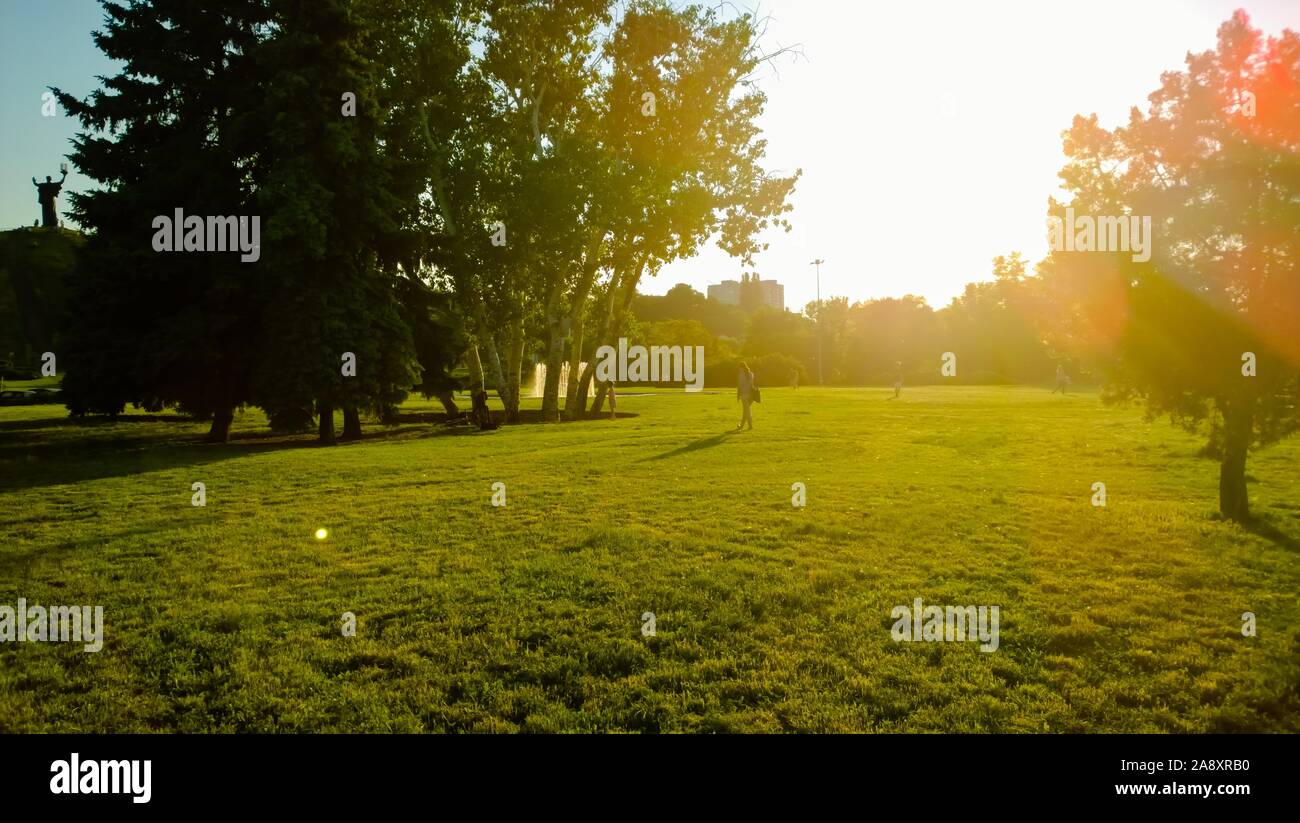 Sun green park hi-res stock photography and images - Alamy