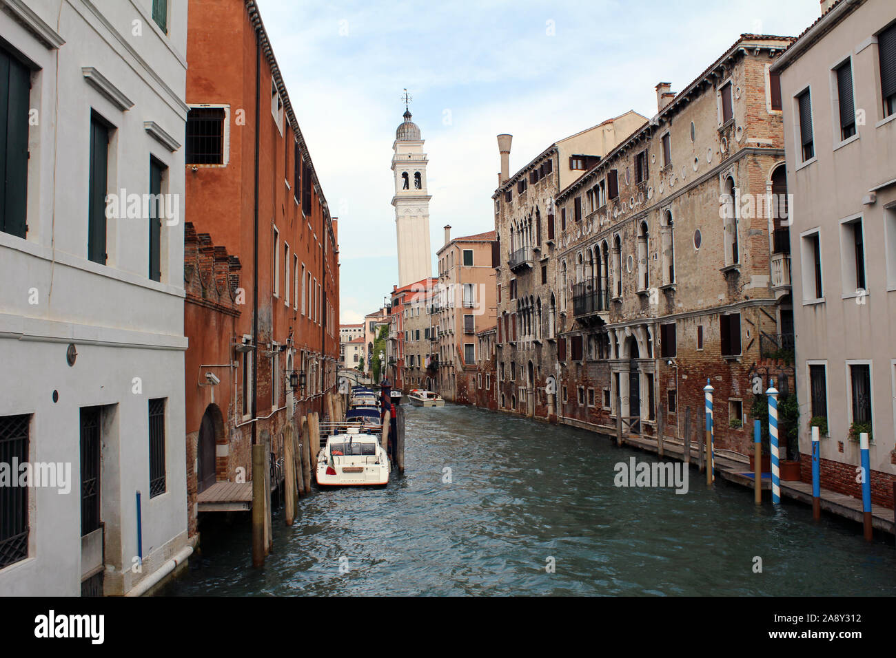Venice boat canal speed hi-res stock photography and images - Alamy