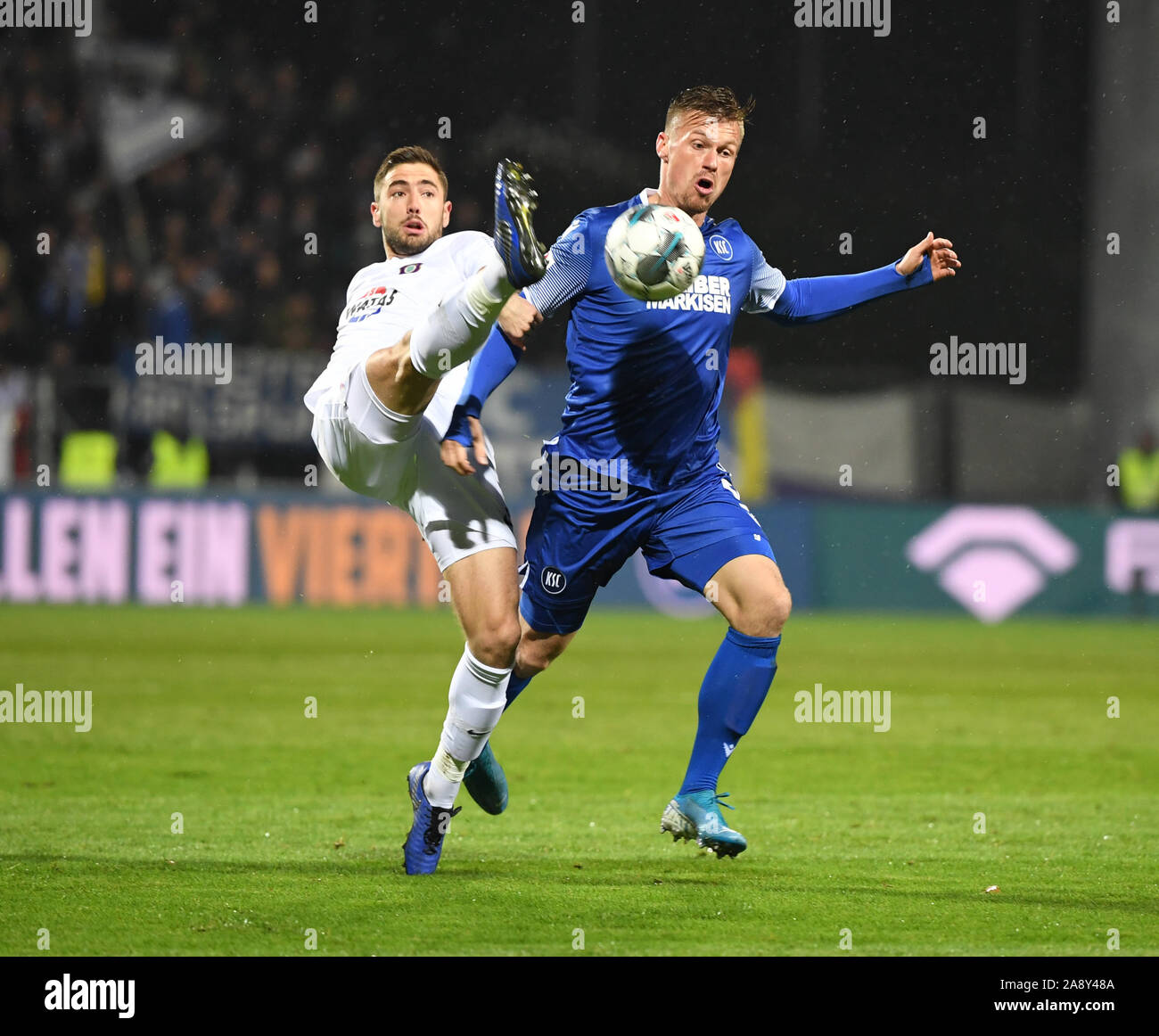 Karlsruhe, Germany. 11th Nov, 2019. Soccer: 2nd Bundesliga, Karlsruher SC - Erzgebirge Aue, 13th matchday in the Wildparkstadion. Marvin Pourie (r) from Karlsruhe and Marko Mihojevic from Auer fight for the ball. Credit: Uli Deck/dpa - IMPORTANT NOTE: In accordance with the requirements of the DFL Deutsche Fußball Liga or the DFB Deutscher Fußball-Bund, it is prohibited to use or have used photographs taken in the stadium and/or the match in the form of sequence images and/or video-like photo sequences./dpa/Alamy Live News Stock Photo