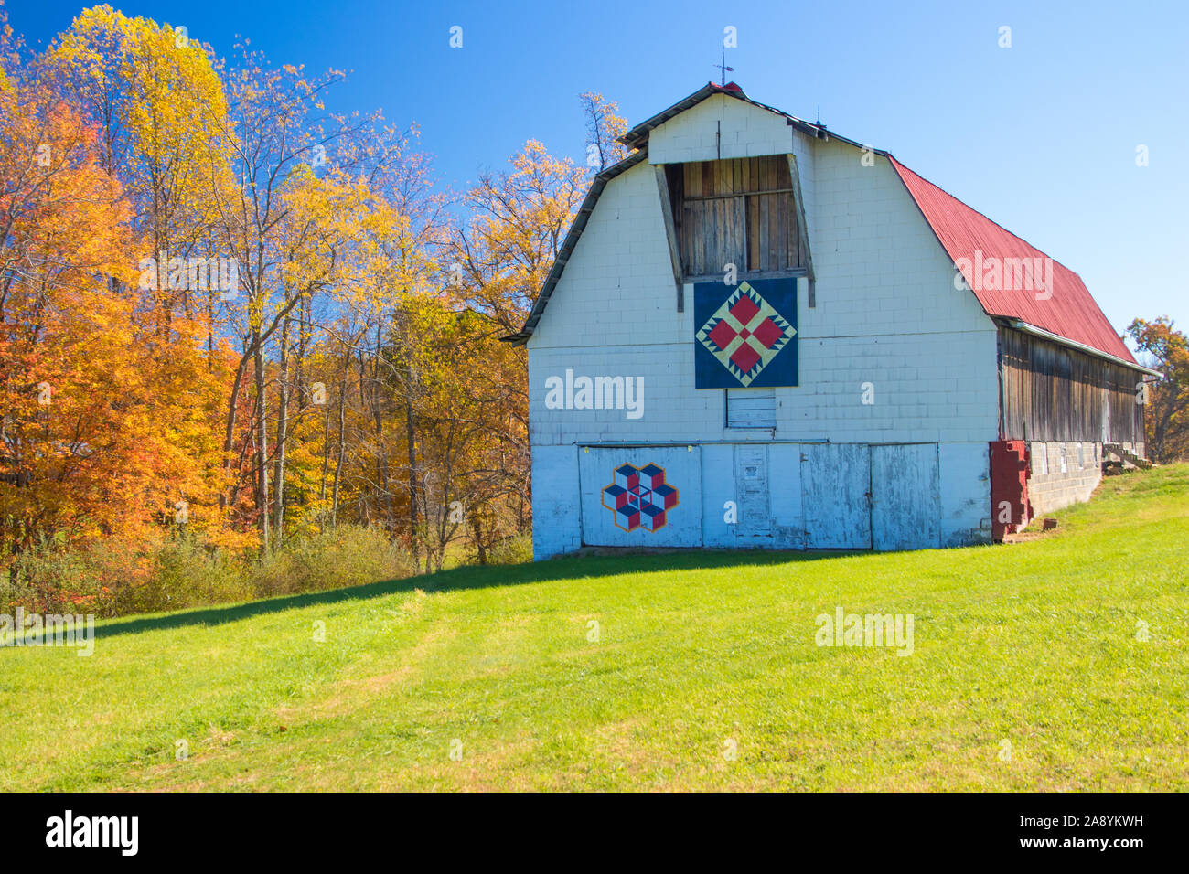 White barn with a red roof Stock Photo Alamy