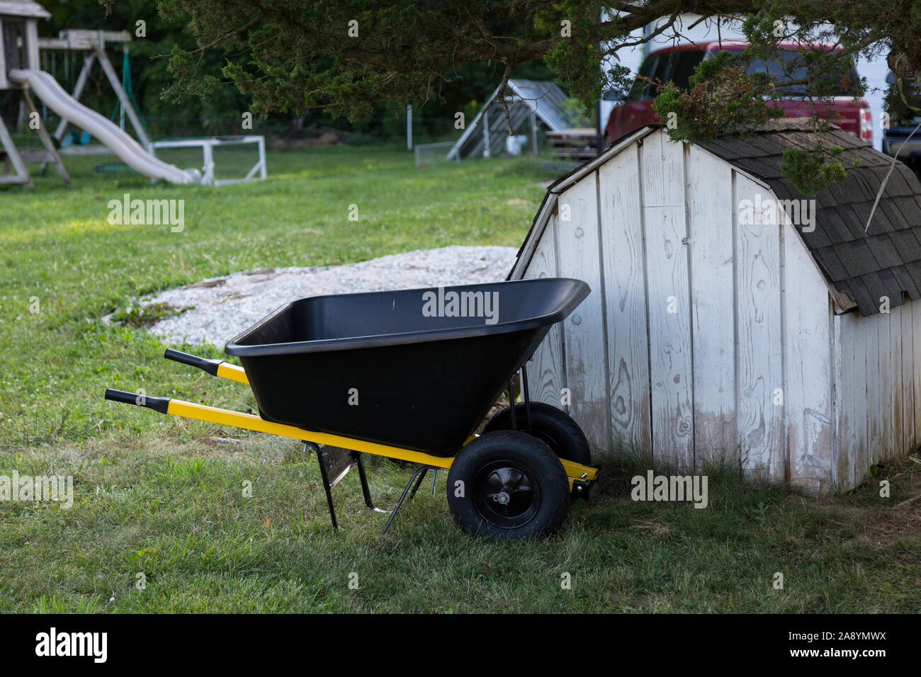 Truper wheelbarrow hires stock photography and images Alamy