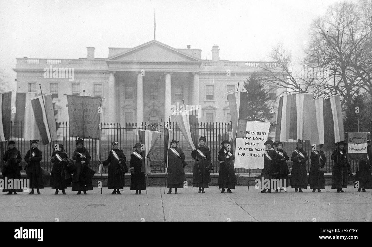 Woman suffrage pickets at the White House ca. 1917 Stock Photo Alamy