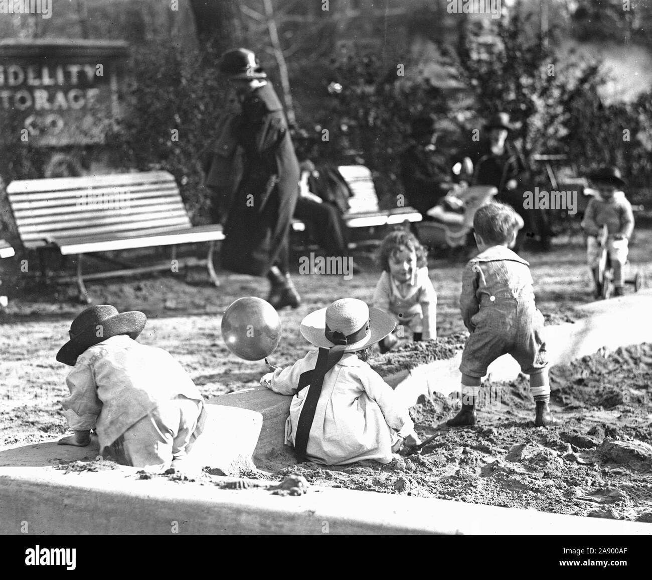 Children playing outdoors early 1900s hires stock photography and