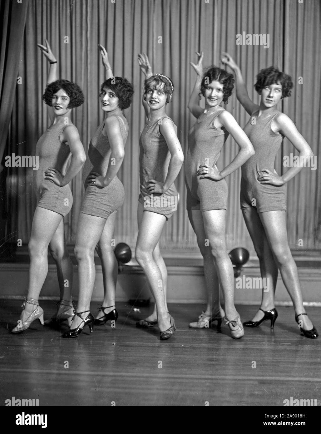 Early 1900s beautiful women hi-res stock photography and images - Alamy