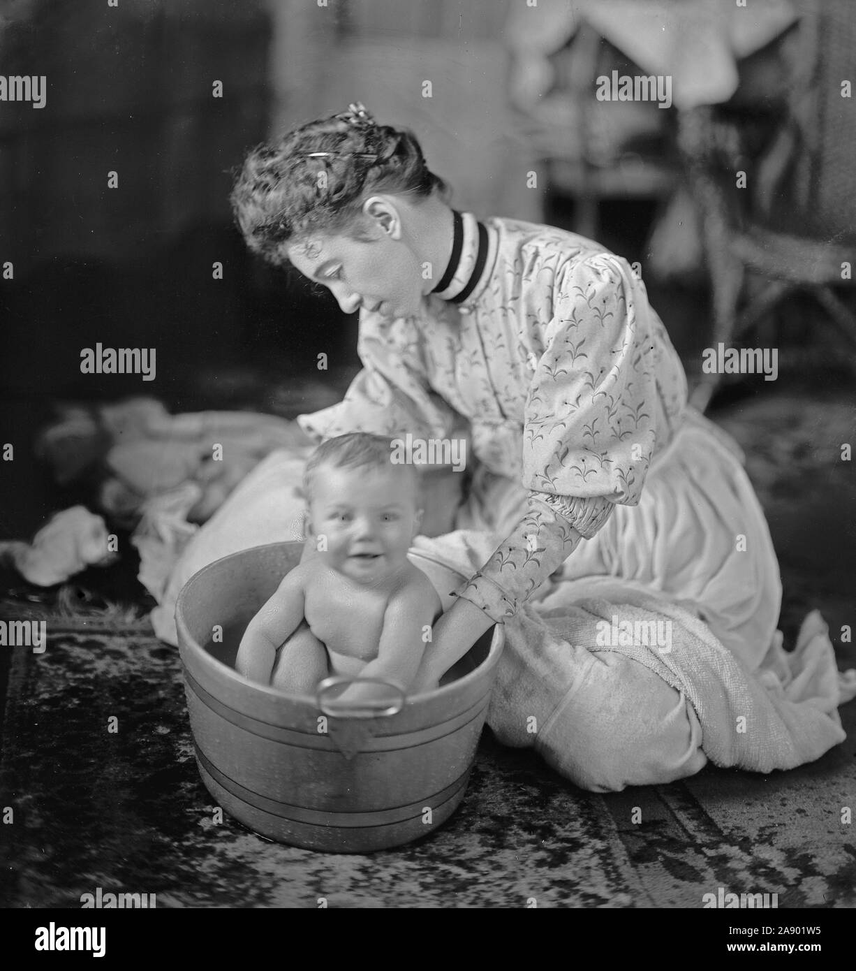 Bathing early 1900s hi-res stock photography and images - Alamy
