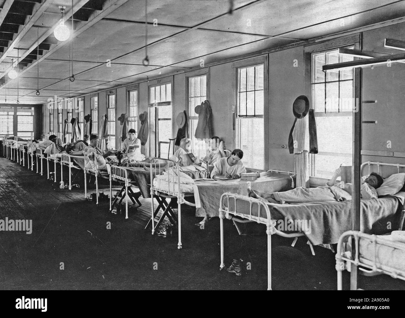 1919 - Reading room in ward, Hospital #1, McClellen, ALA Stock Photo