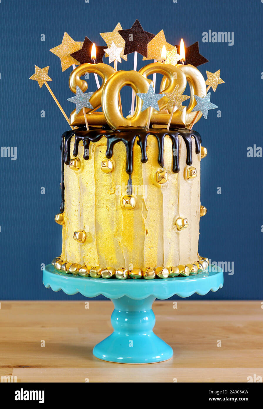 Happy New Year's Eve 2020 black and gold drip cake on a modern ...