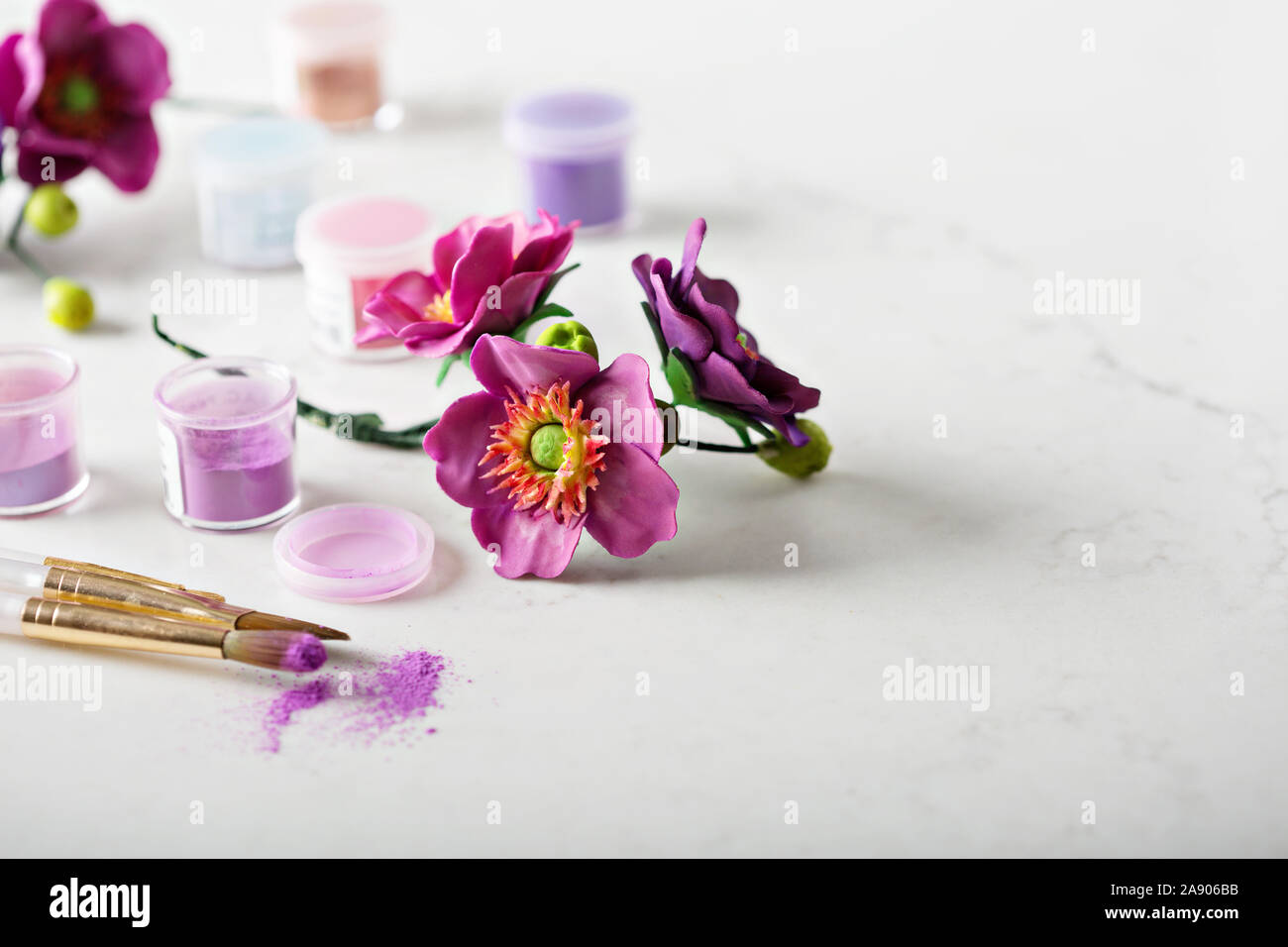Making edible sugar flowers with powdered dyes Stock Photo Alamy