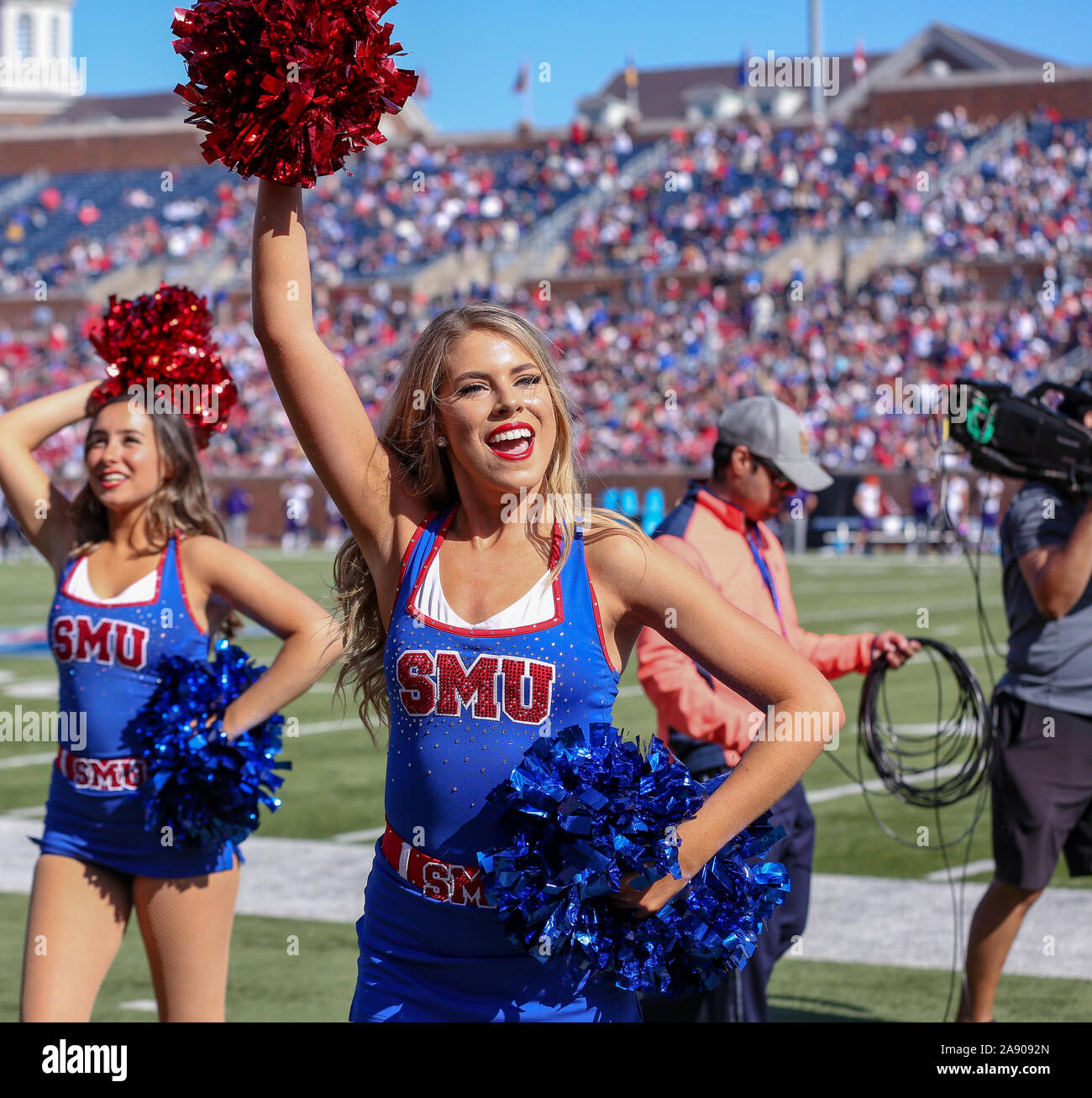 November 9, 2019: A member of the SMU Pom Squad entertains the crowd ...