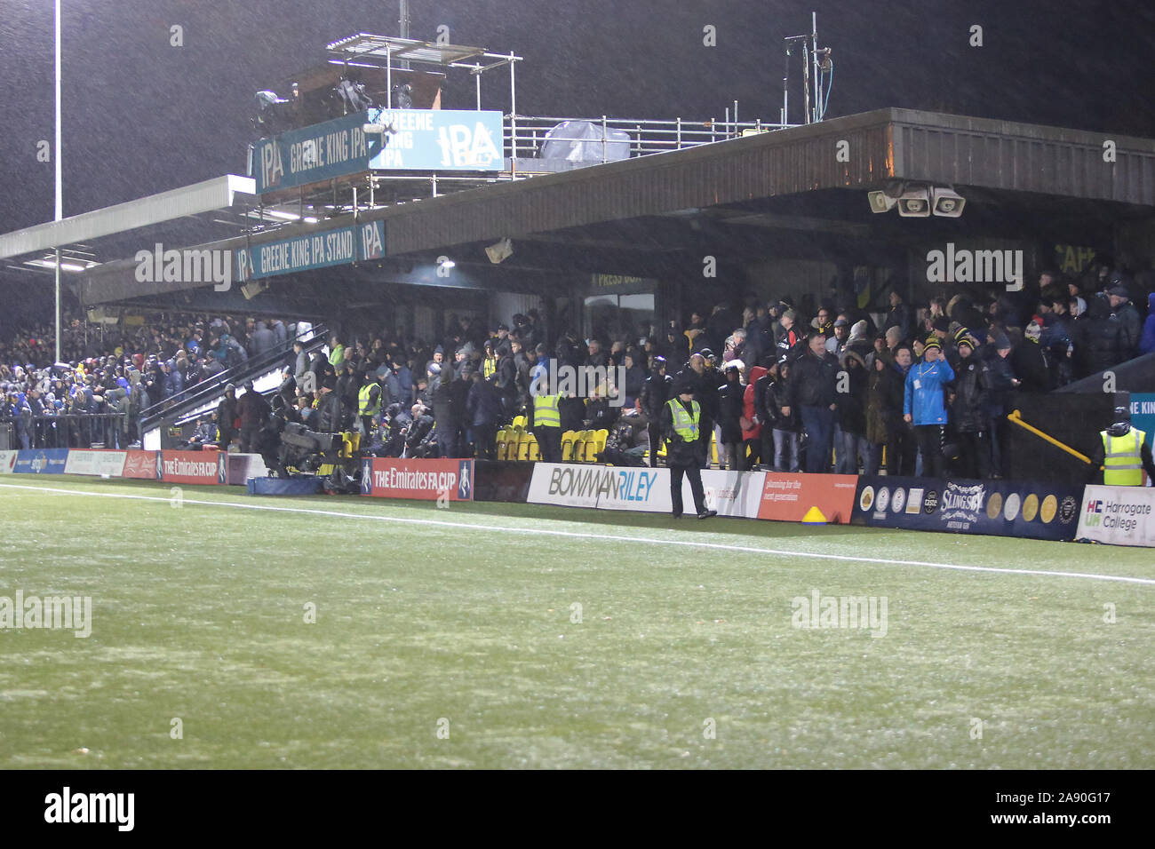 HARROGATE, ENGLAND - NOVEMBER 11TH A power problem at Harrogate Town as the lights go out during the FA Cup 1st round match between Harrogate Town and Portsmouth at Wetherby Road, Harrogate on Monday 11th November 2019. (Credit: Harry Cook | MI News) Photograph may only be used for newspaper and/or magazine editorial purposes, license required for commercial use Credit: MI News & Sport /Alamy Live News Stock Photo