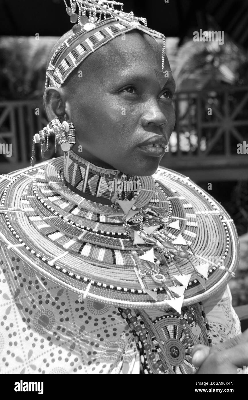 Kenya A beautifull Masai Women artist with tradition colour glass