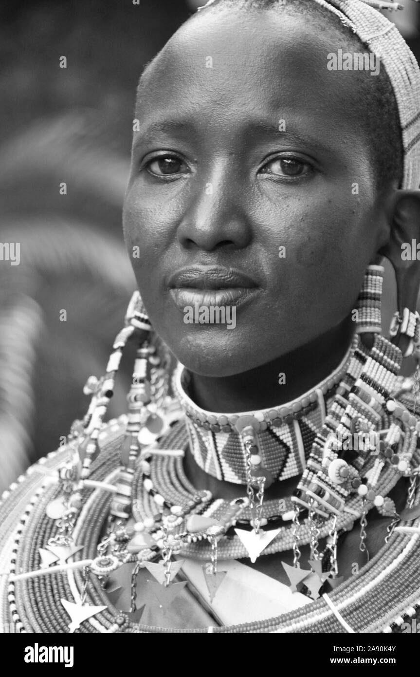 Kenya A beautifull Masai Women artist with tradition colour glass