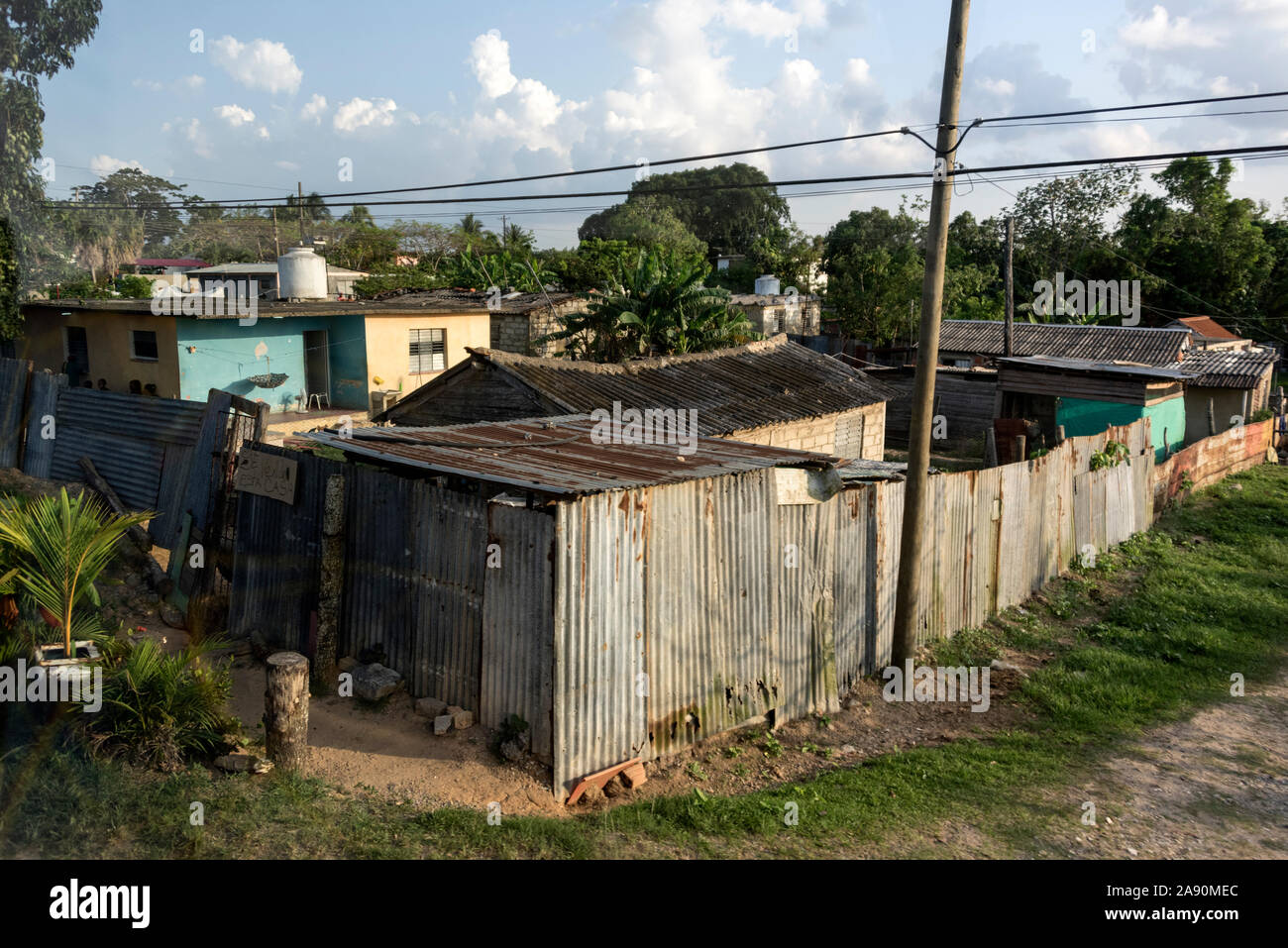 Cuban poor housing hi-res stock photography and images - Alamy