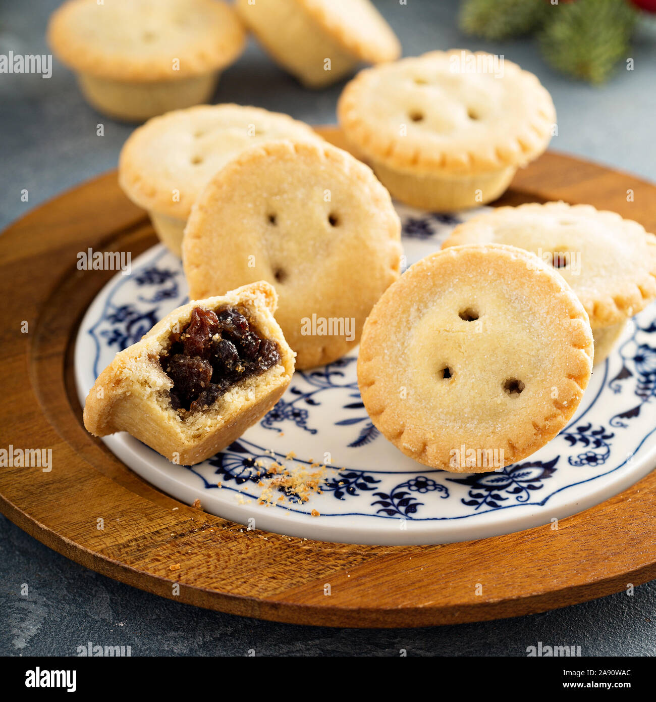 Mince pies with dried fruit filling for Christmas Stock Photo Alamy