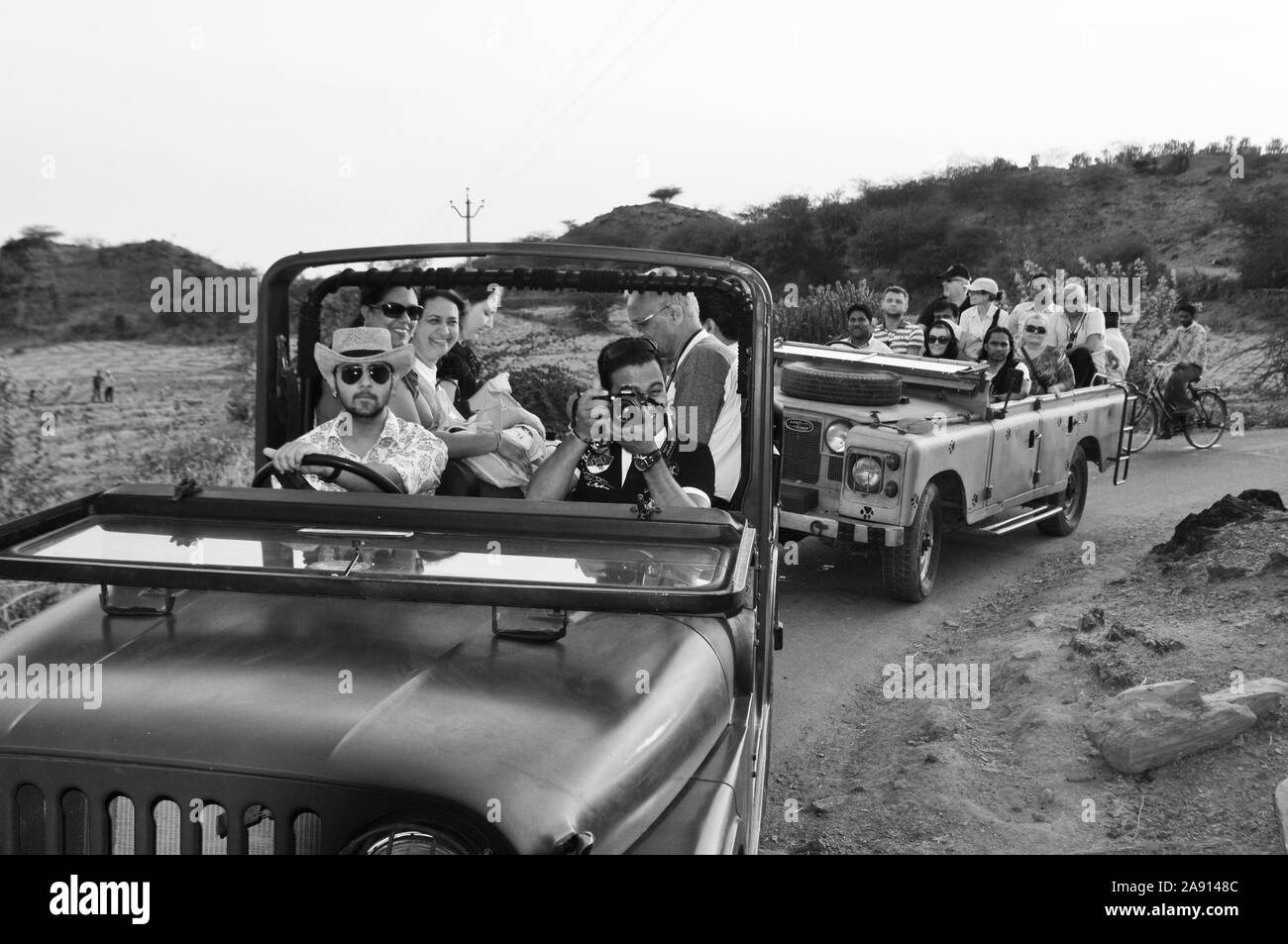 Gujarat: Mahindra Jeep Safari, Tourists excursion to the farmer villages near Poshina-City Stock Photo