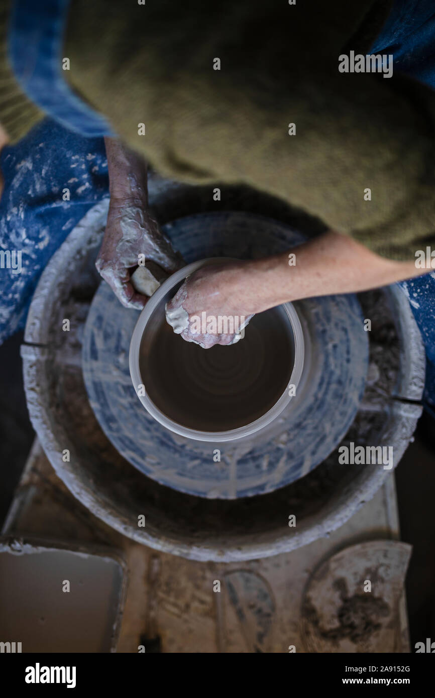 Potter using potters wheel Stock Photo Alamy