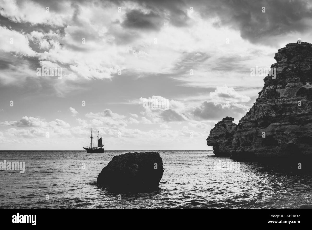 Rocky ship Black and White Stock Photos & Images - Alamy