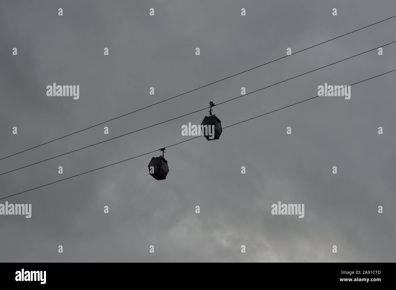 Gondola lifts hi-res stock photography and images - Alamy