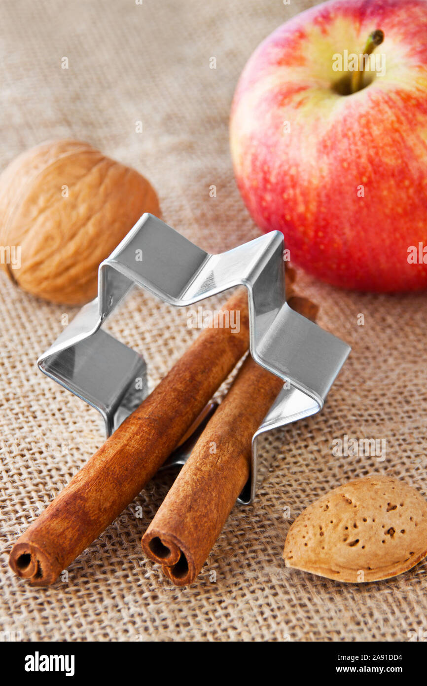 Christmas baking form Stock Photo - Alamy