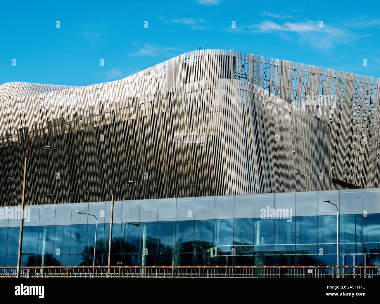 Modern architecture horizontal hi-res stock photography and images - Alamy