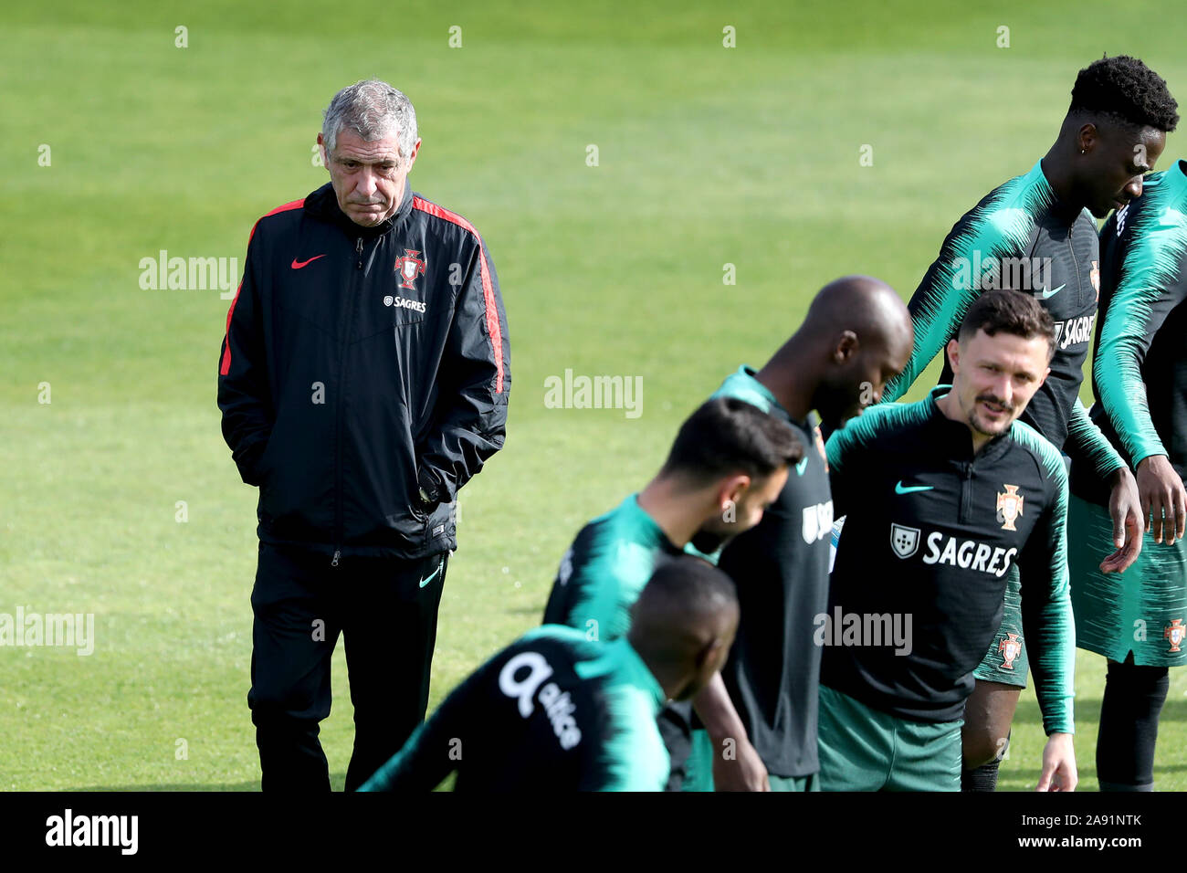 Oeiras, Portugal. 12th Nov, 2019. Portugal's head coach Fernando Santos (L ) looks on during a training session at Cidade do Futebol (Football City) training camp in Oeiras, Portugal, on November 12, 2019, ahead of the UEFA EURO 2020 qualifier match against Lithuania. Credit: Pedro Fiuza/ZUMA Wire/Alamy Live News Stock Photo
