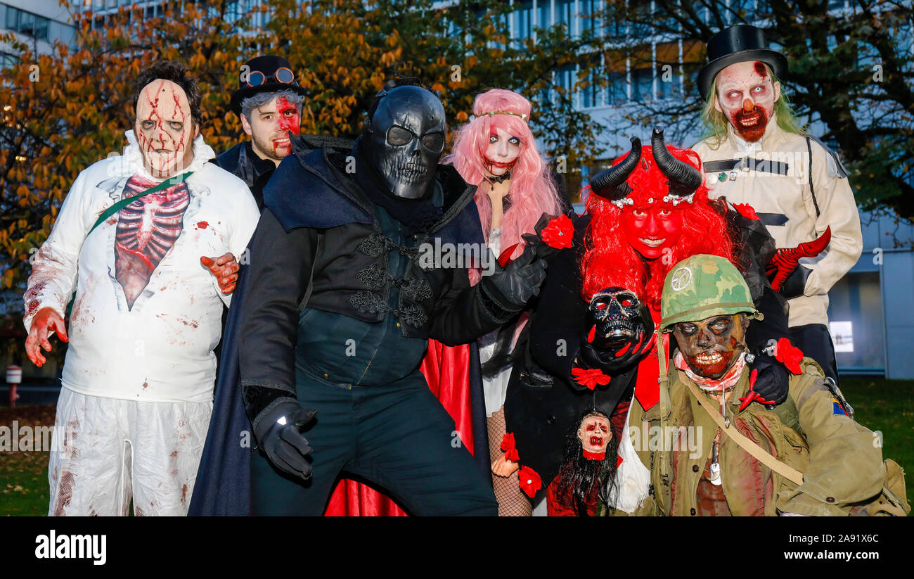 Essen Ruhr Area North Rhine Westphalia Germany Zombie Walk On Halloween Evening In Essen City Centre Essen Ruhrgebiet Nordrhein Westfalen De Stock Photo Alamy