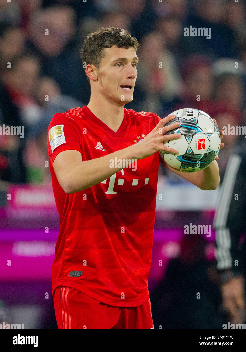 Benjamin PAVARD (# 5, M). Soccer, FC Bayern Munich (M) - Borussia Dortmund (DO) 4: 0, Bundesliga, 11.matchday, season 2019/2020, on 09/11/2019 in Muenchen / ALLIANZARENA / Germany. Editorial Note: DFL regulations prohibit any use of photographs as image sequences and / or quasi-video. ¬ | usage worldwide Stock Photo