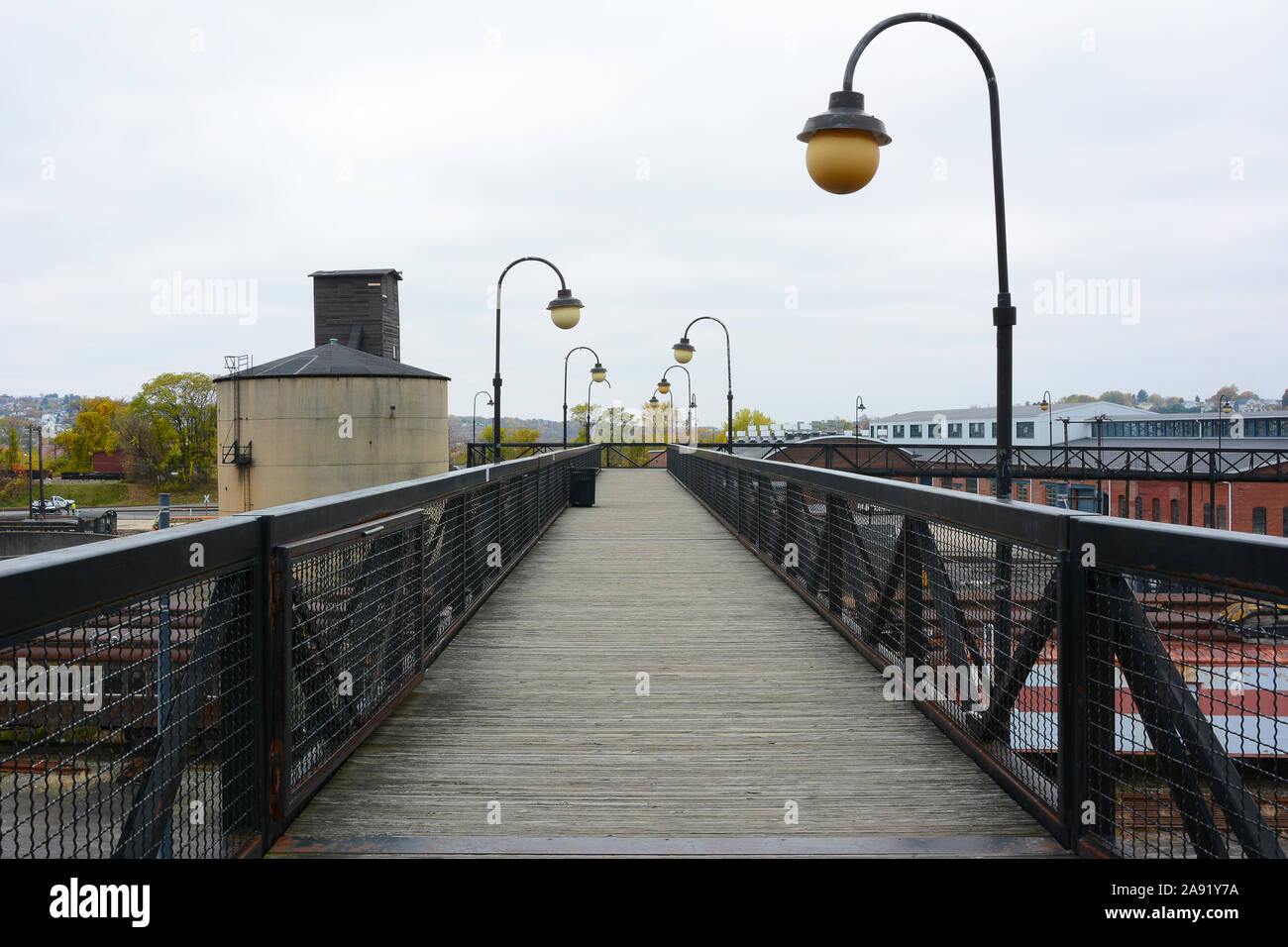 SCRANTON, PENNSYLVANIA - 30 OCT 2019: Pedestrian Walkway connecting the ...