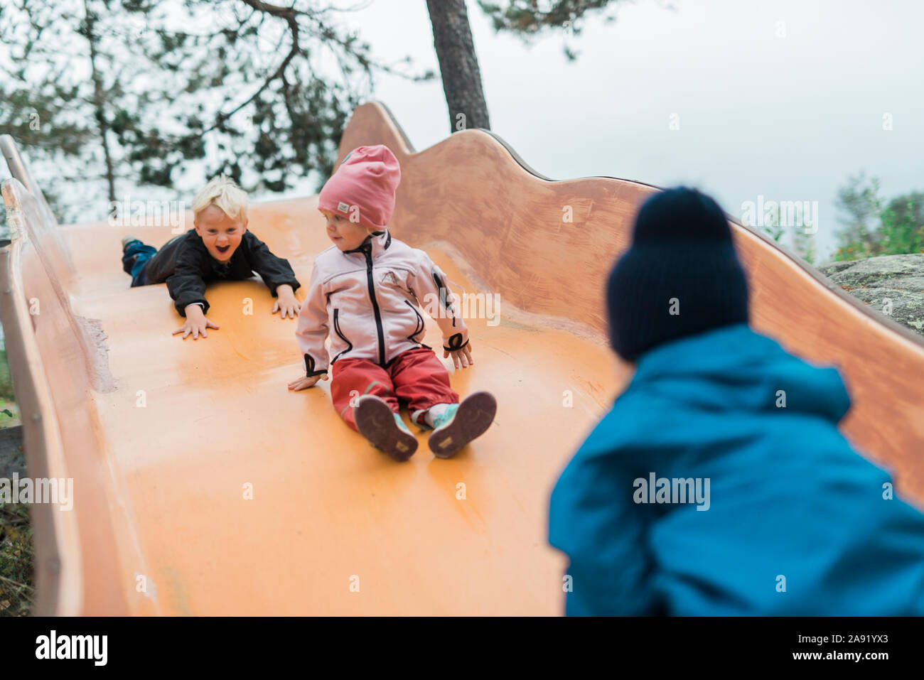 favdolls racje Kids on slide hi-res stock photography and images - Alamy