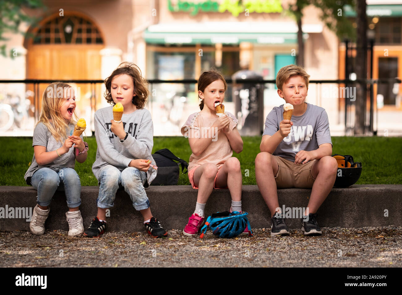 Children eating icecream Stock Photo Alamy