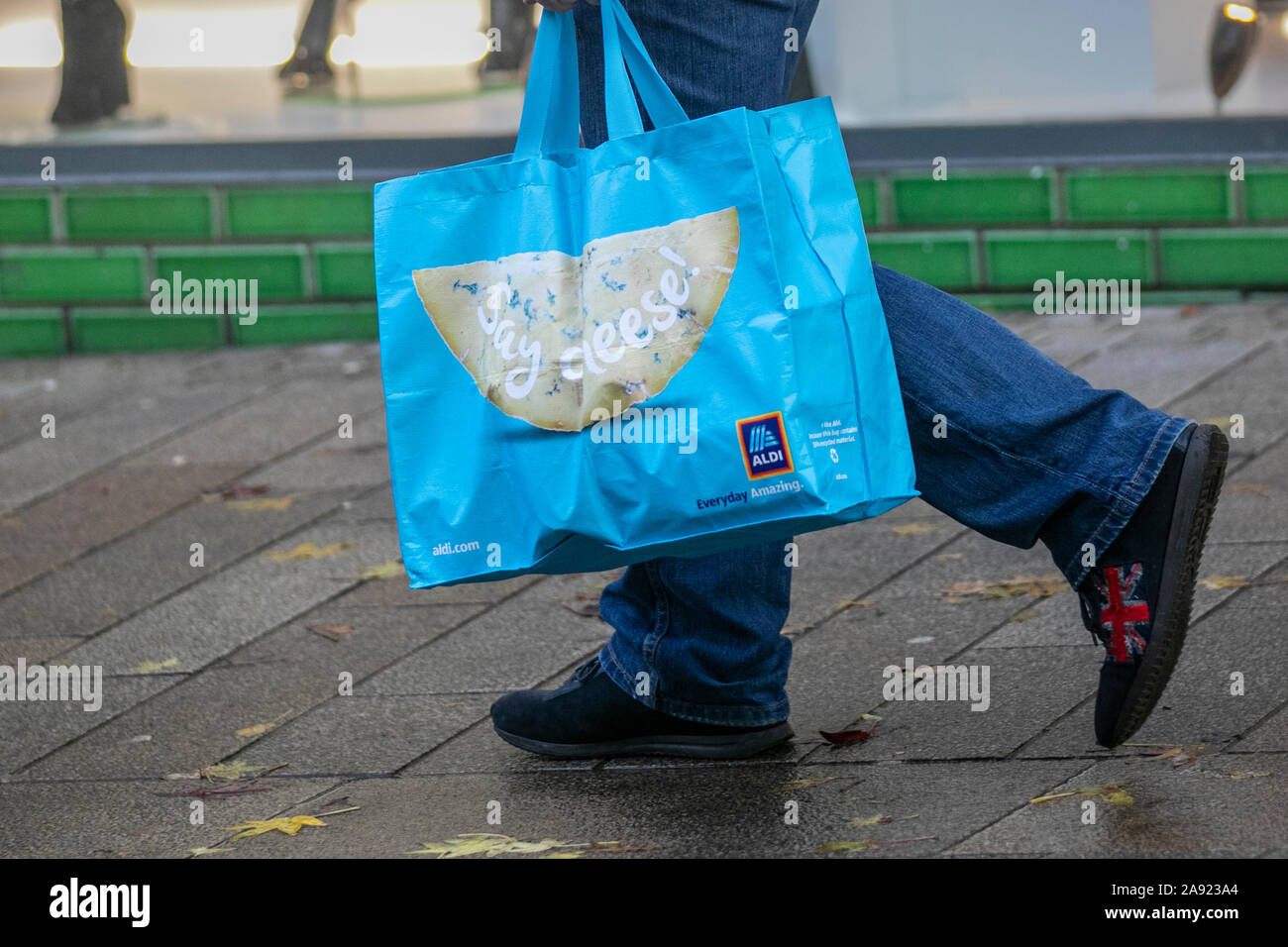 https://c8.alamy.com/comp/2A923A4/aldi-blue-say-cheese-100-blue-recycled-plastic-reusable-supermarket-bags-for-life-fishergate-preston-uk-2A923A4.jpg