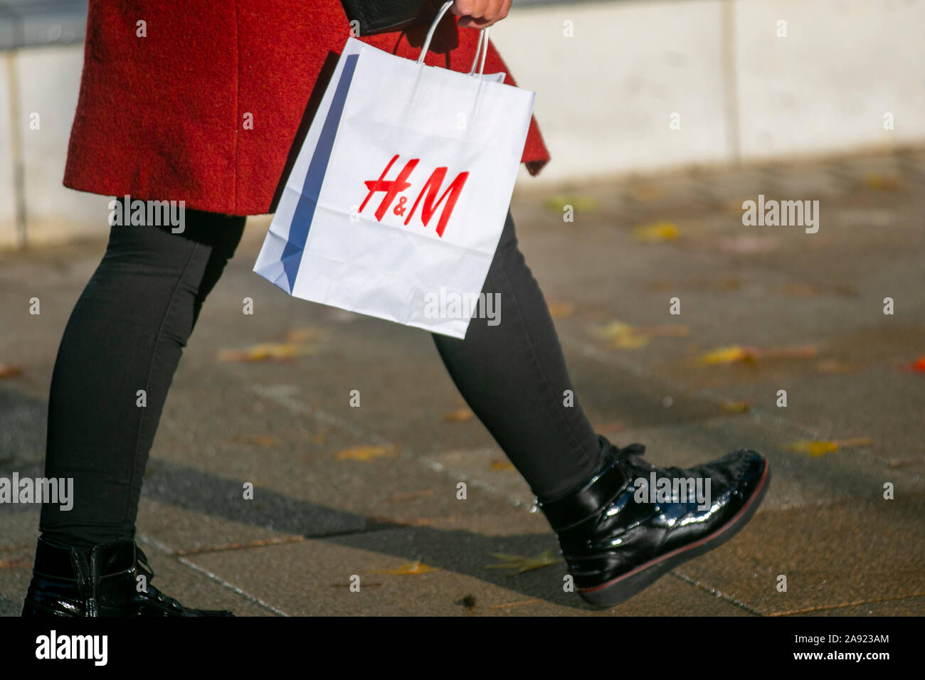 H&M white small 100% recycled paper reusable store Bags for Life,  Fishergate, Preston, UK Stock Photo - Alamy